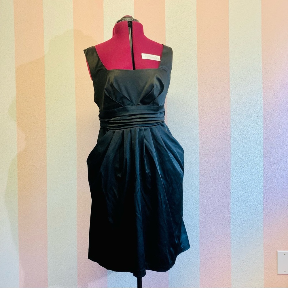Satin like cocktail LBD with pockets 🖤🥂